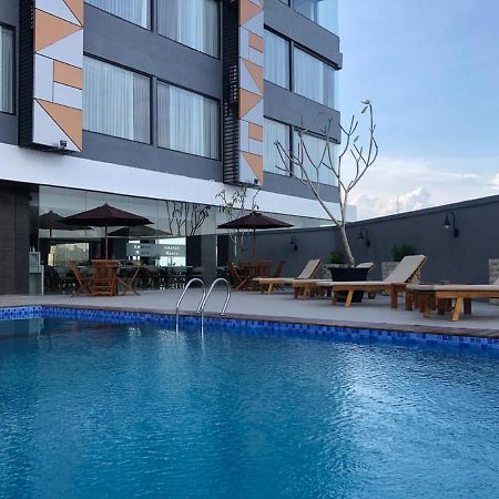 Zenith Premiere Hotel Baubau Exterior photo