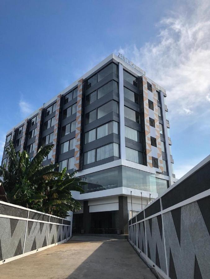 Zenith Premiere Hotel Baubau Exterior photo