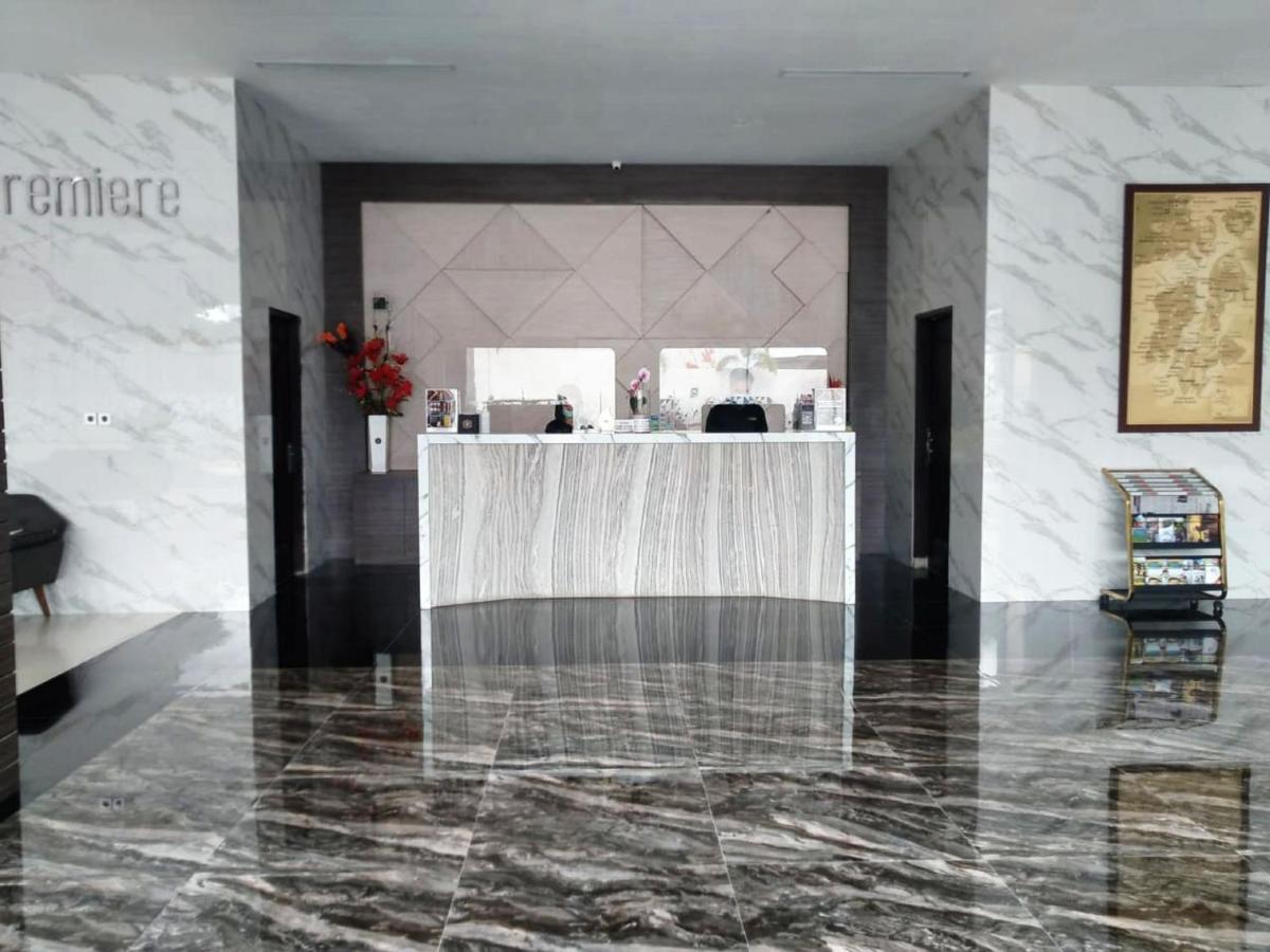 Zenith Premiere Hotel Baubau Exterior photo