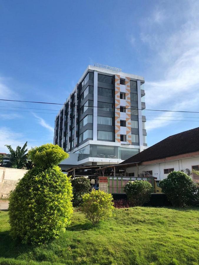 Zenith Premiere Hotel Baubau Exterior photo