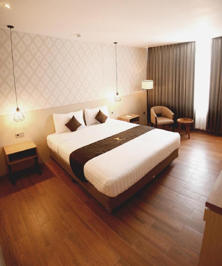 Zenith Premiere Hotel Baubau Exterior photo