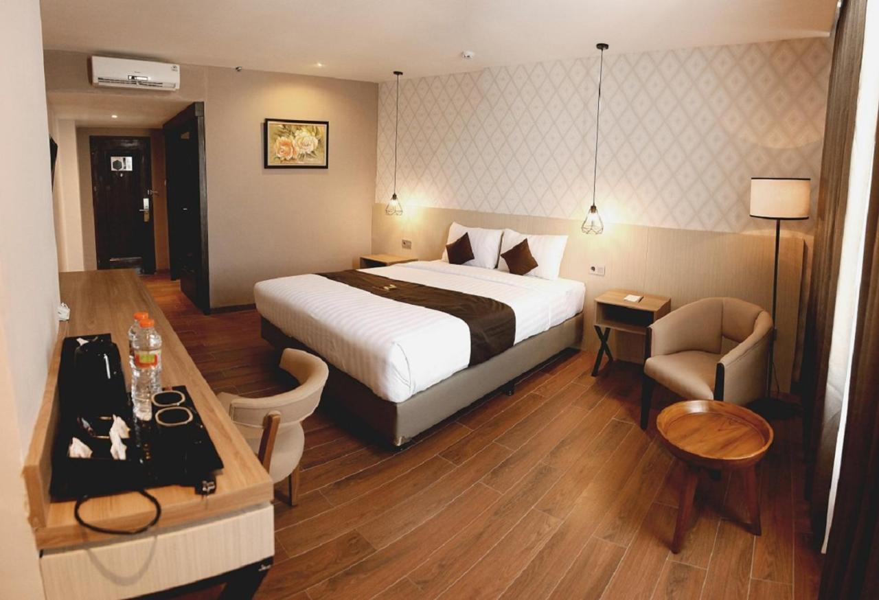 Zenith Premiere Hotel Baubau Exterior photo
