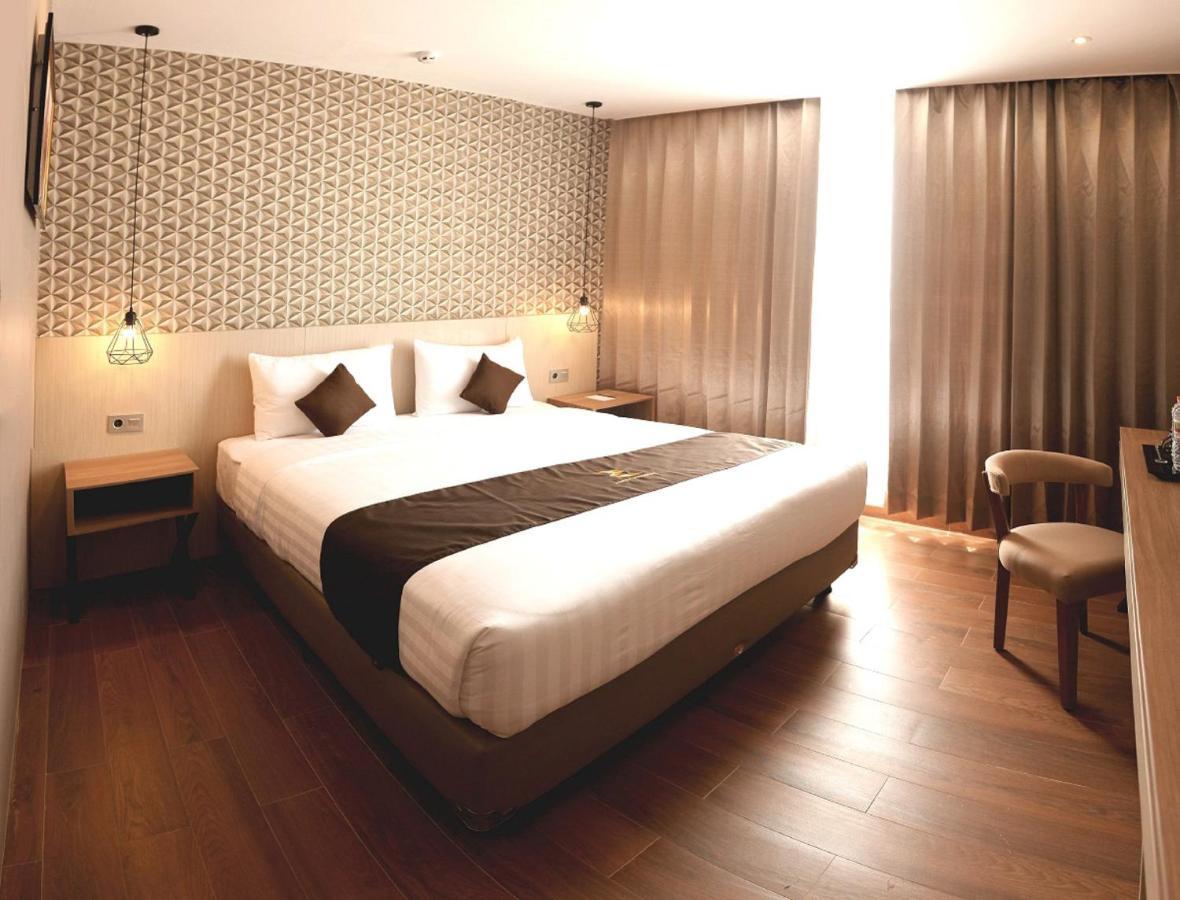Zenith Premiere Hotel Baubau Exterior photo