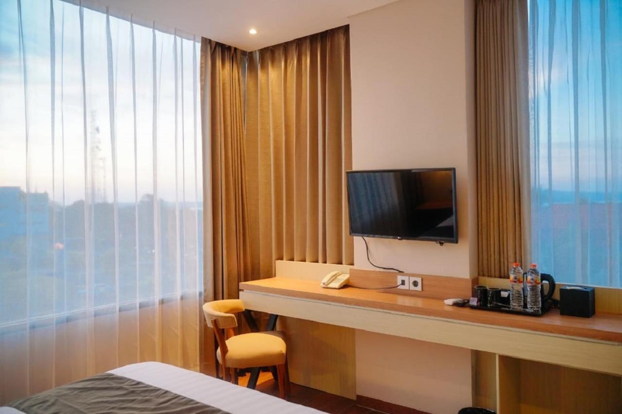 Zenith Premiere Hotel Baubau Exterior photo