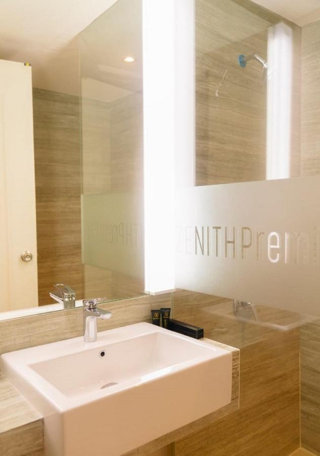 Zenith Premiere Hotel Baubau Exterior photo