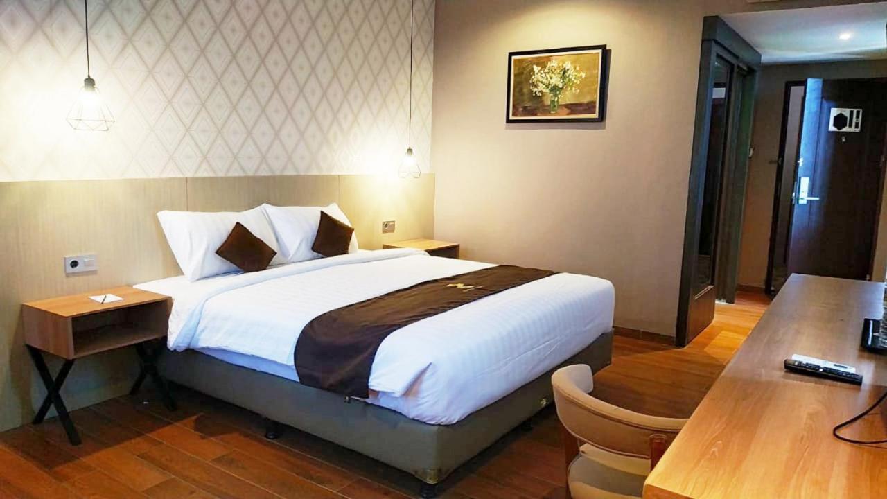 Zenith Premiere Hotel Baubau Exterior photo